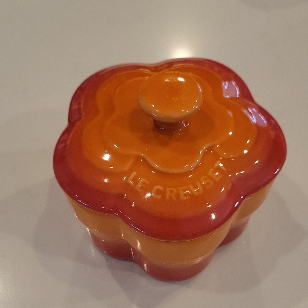 Le Creuset Flower Flame Orange Cocotte